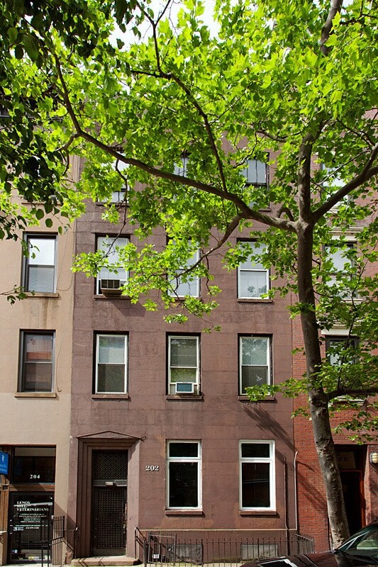 Building Photo - 202 E 76th St