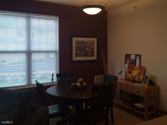 Building Photo - 652 Bear Claw Way