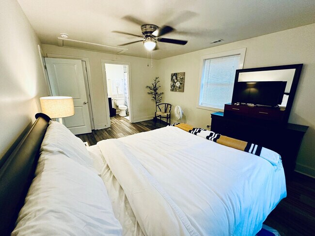 Foto del edificio - 405 Cedar Lane Rd