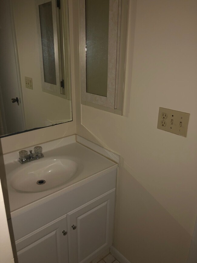 Foto del edificio - 405/407 NE 25th Ave