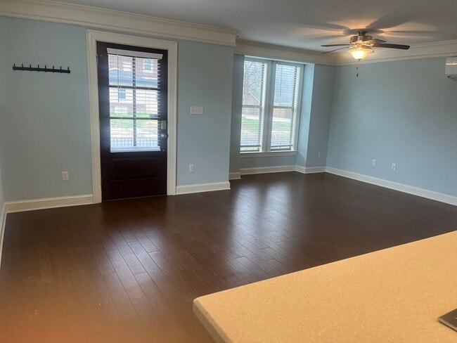 Foto del edificio - 400 Warner Ave