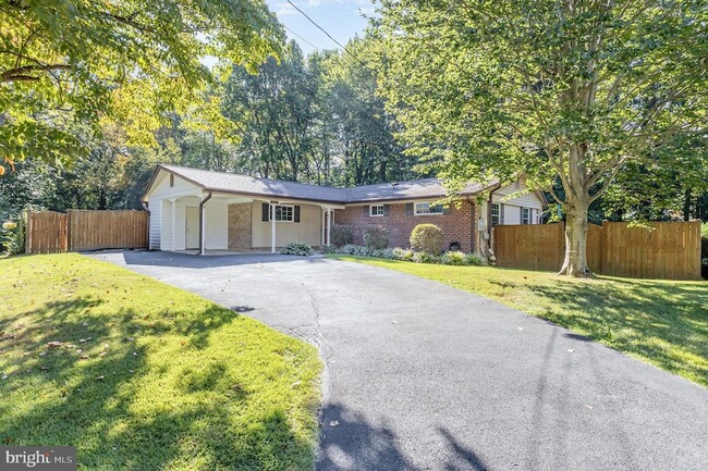 Foto del edificio - 8411 Derby Ct