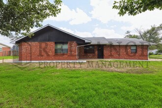 Building Photo - 1158 N Edwards