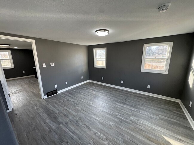 Building Photo - Updated 1-Bedroom Home with Garage!