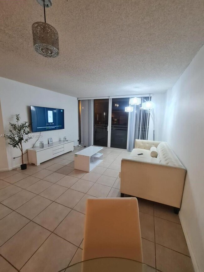 Foto del edificio - 8911 Collins Ave