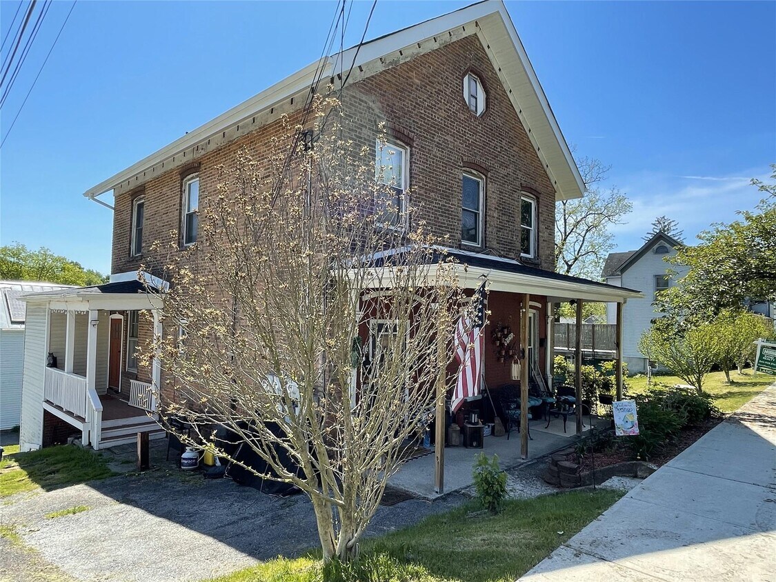 Foto principal - 103 Ulster Ave