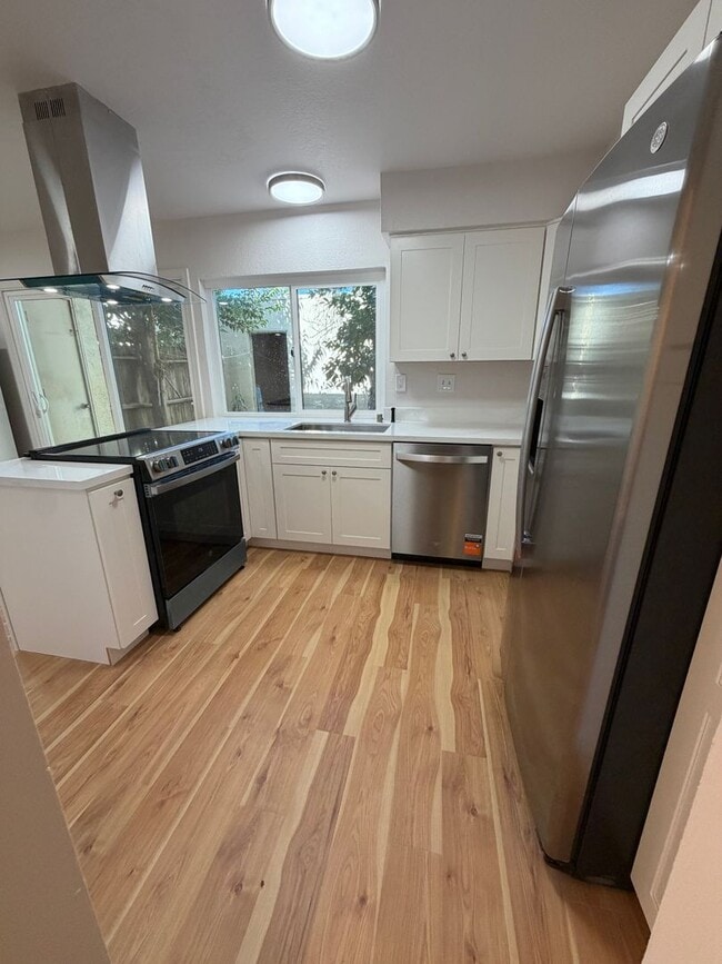 Building Photo - 491 Los Arboles St
