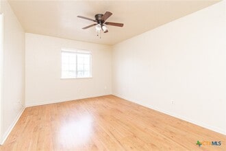 Building Photo - 405 Deloris Dr