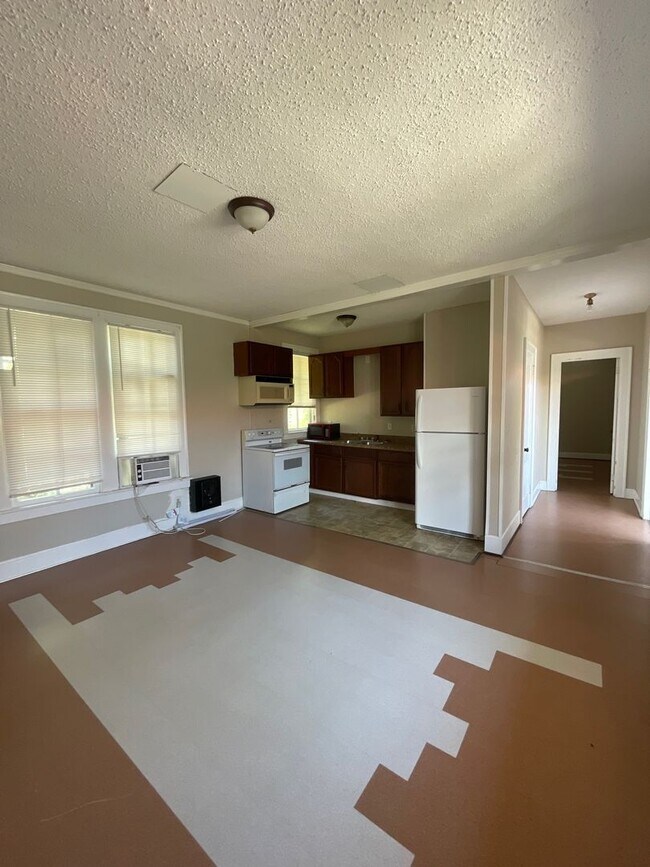 Foto del edificio - Ready for immediate move in ! 1/1 in Babso...
