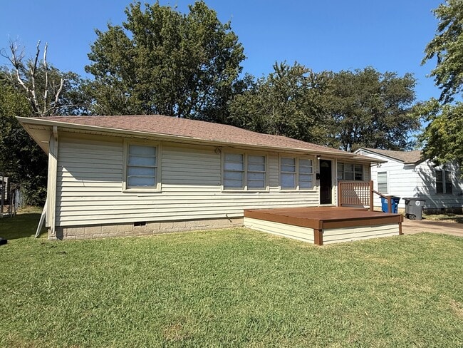 Building Photo - 1116 N Braden Ave