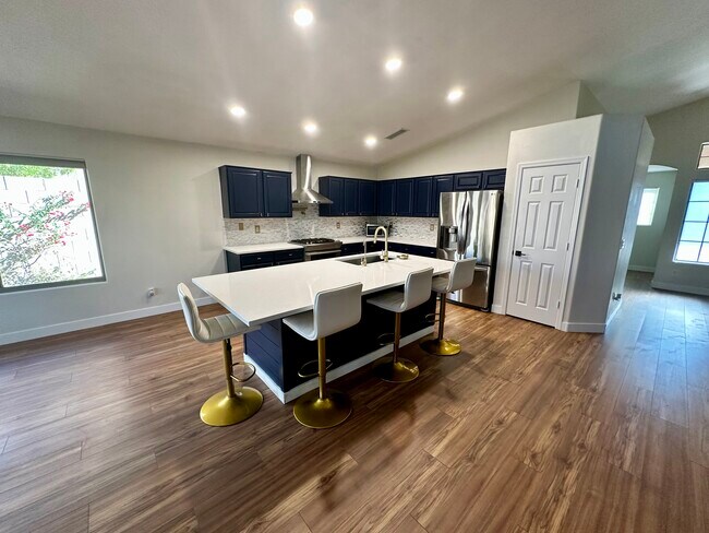 Foto del edificio - 17522 W Wandering Creek Rd