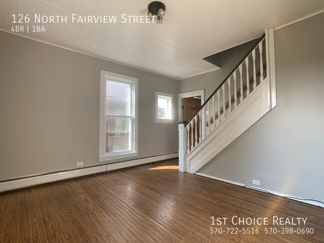 Foto del edificio - Beautiful 3-4 bedroom house with gas heat!