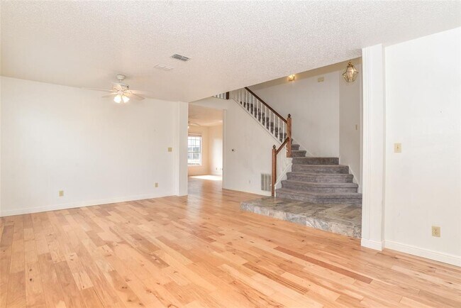 Foto del edificio - 7904 Ember Oaks Dr