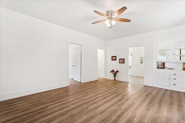 Building Photo - 204 J St