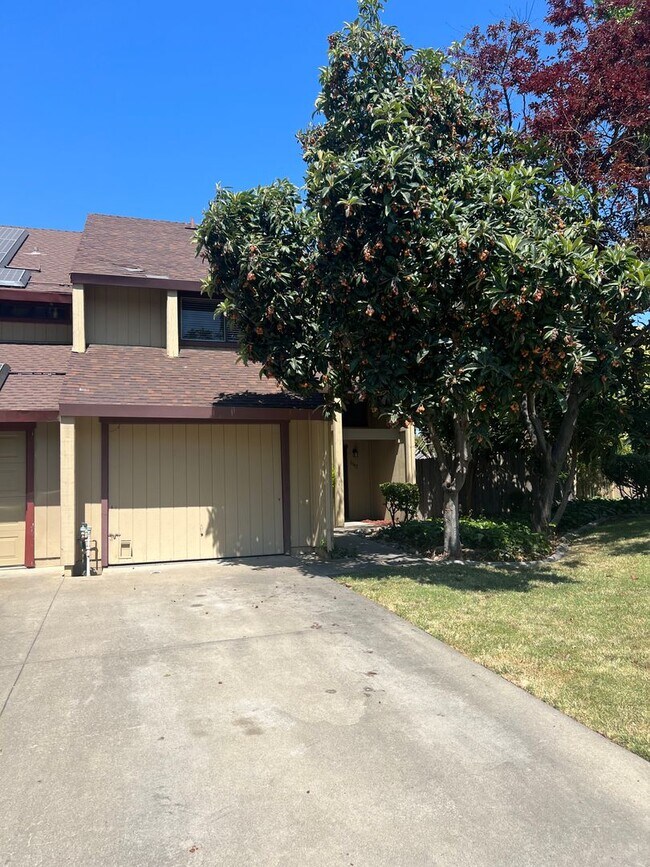 Foto del edificio - Home for Rent in West Sacramento's Touchst...
