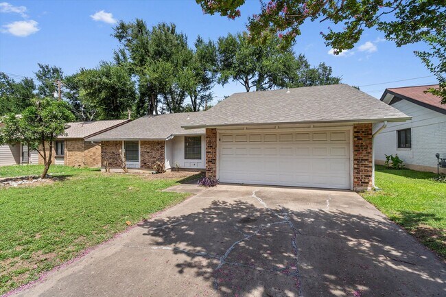 Building Photo - 10057 Woodland Village Dr