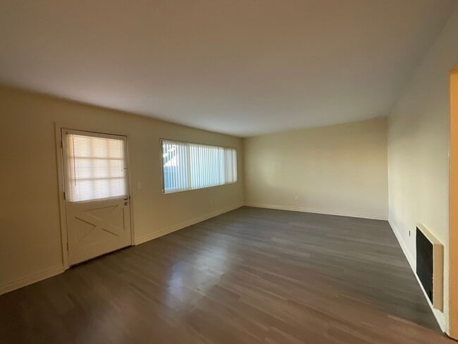 Building Photo - Lime6042