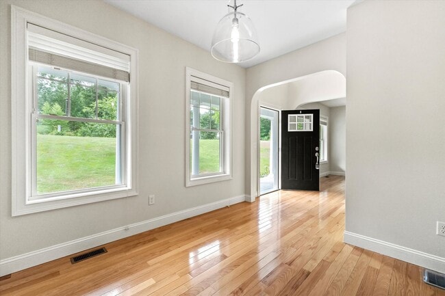 Foto del edificio - 30 Daylily Ln