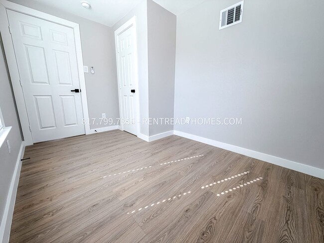 Building Photo - 6927 Moss Rose St