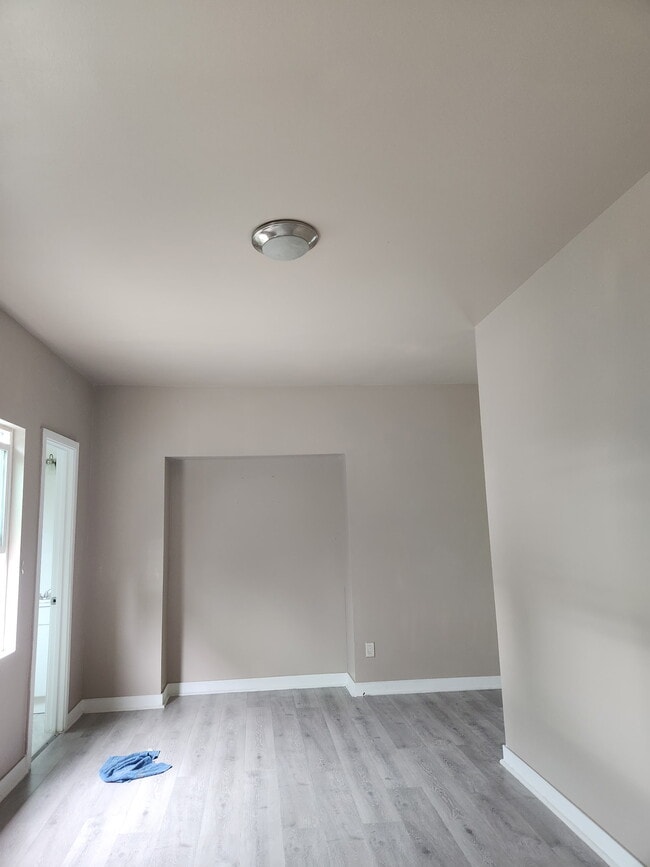 Building Photo - 1012 E Adams Blvd