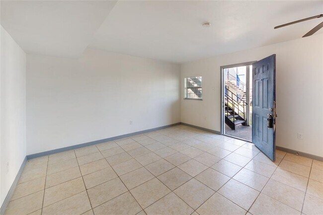 Foto del edificio - 1800 N Wayside Dr