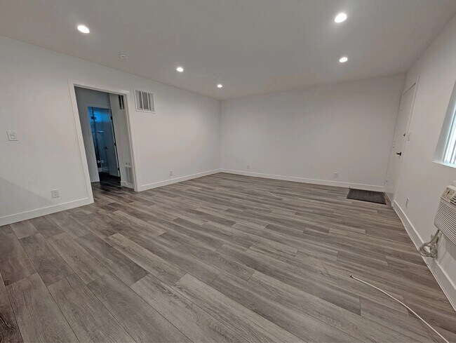 Foto del edificio - 739 N Sweetzer Ave