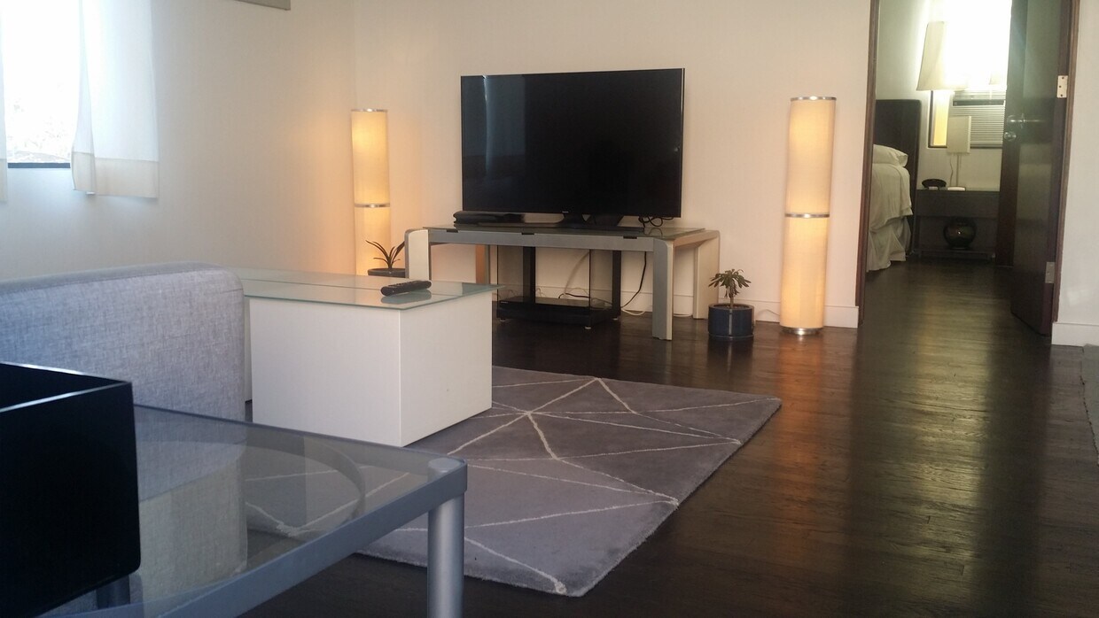 Foto principal - 8229 W 4th St