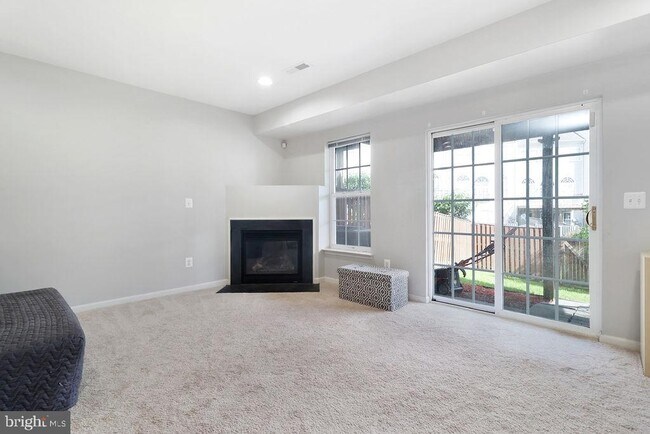 Foto del edificio - 42754 Montevista Square