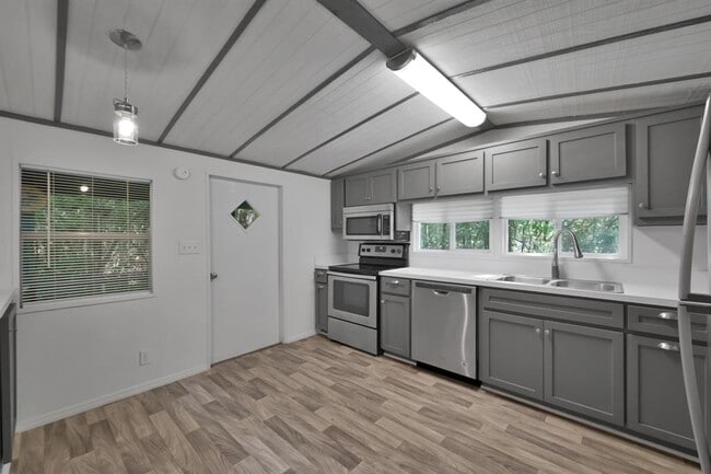 Building Photo - 6432 Longmire Rd