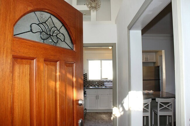 Building Photo - 9123 Phyllis St