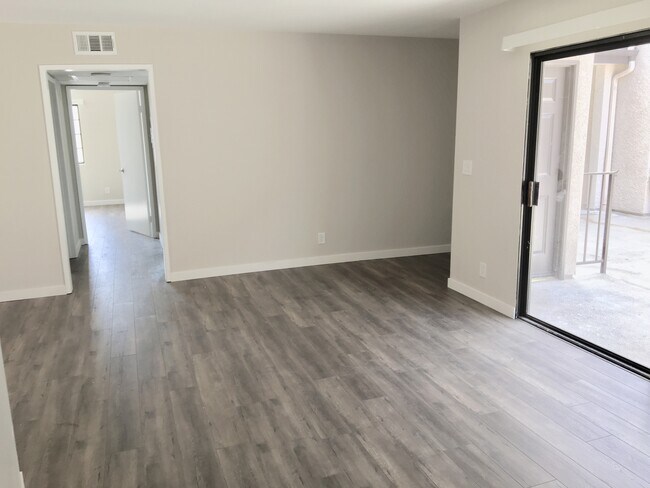 Building Photo - 507 E Cedar Ave