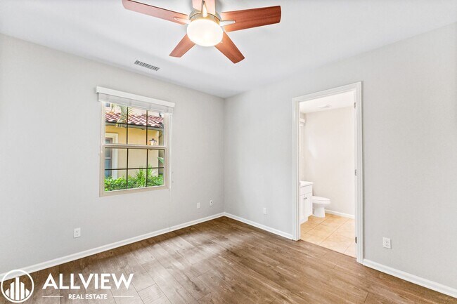 Foto del edificio - Your Next Home Awaits – Beautiful 3-Bedroom Irvine Townhome