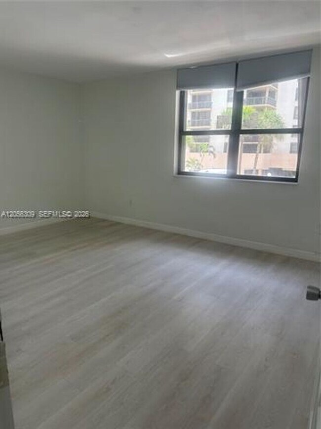 Foto del edificio - 10185 Collins Ave