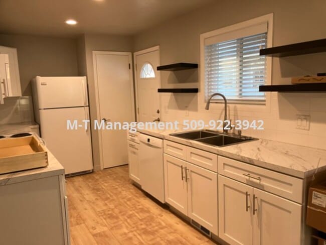 Building Photo - South Hill 2+ br/2 bath duplex with garage