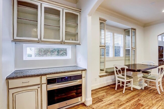 Building Photo - 4106 Rice Boulevard