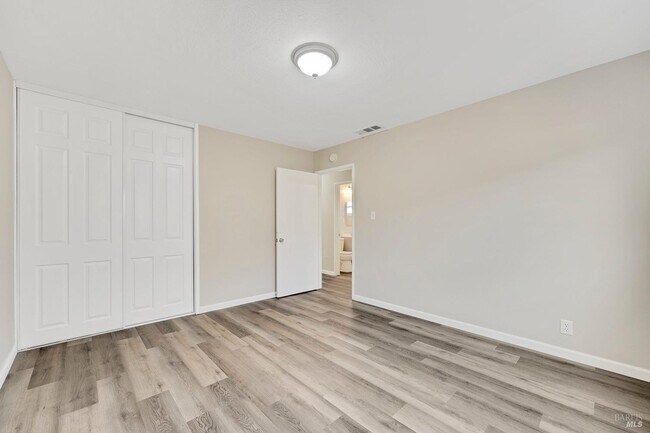 Building Photo - 884 Brookwood Ave