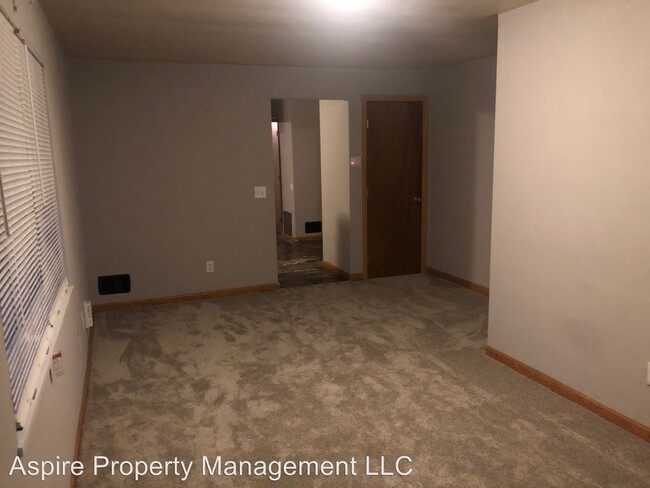 Building Photo - 1 br, 1 bath Apartment - 57 Pointview Ave
