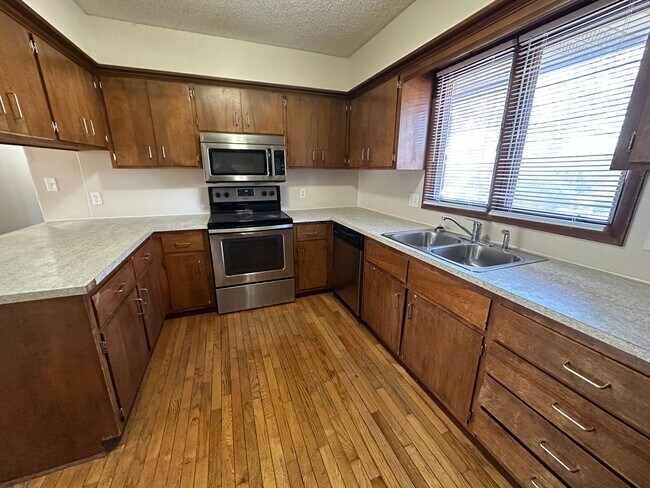 Building Photo - Bueatiful Home in Springfield, MO