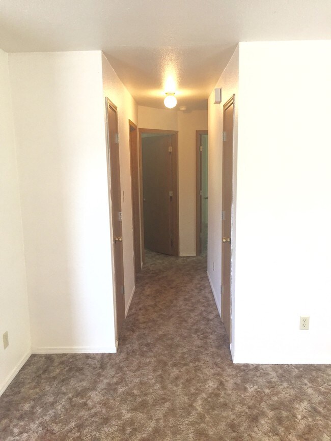 Building Photo - 344 Caswell Ave W