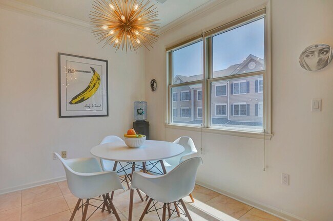 Foto del edificio - 345 Oswego Ct