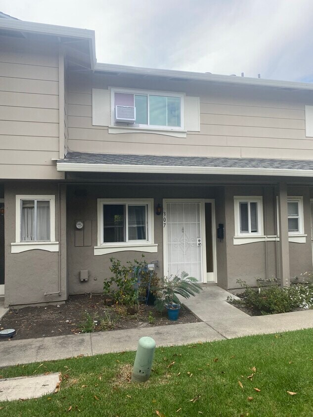 Front - 307 N Temple Dr