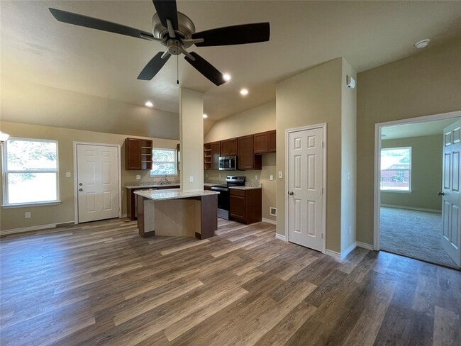 Building Photo - 721 Hillburn Dr