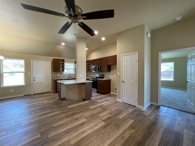 Foto del edificio - 721 Hillburn Dr