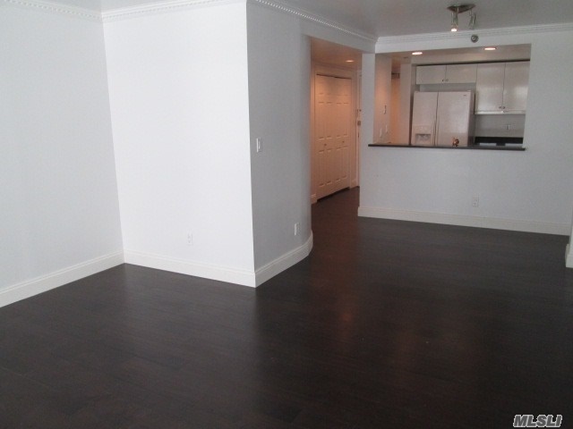Foto del edificio - 88 Cutter Mill Rd
