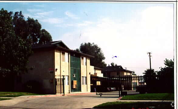 Primary Photo - 1365 W B St
