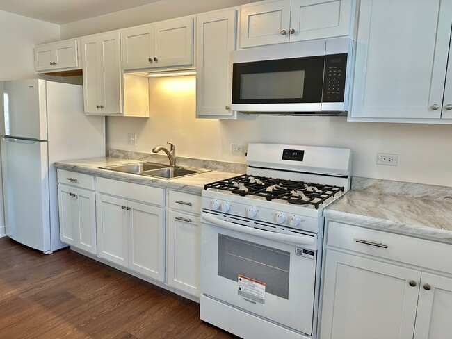 Building Photo - 222 S Tryon St