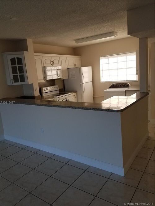 Foto del edificio - 15969 NW 64th Ave