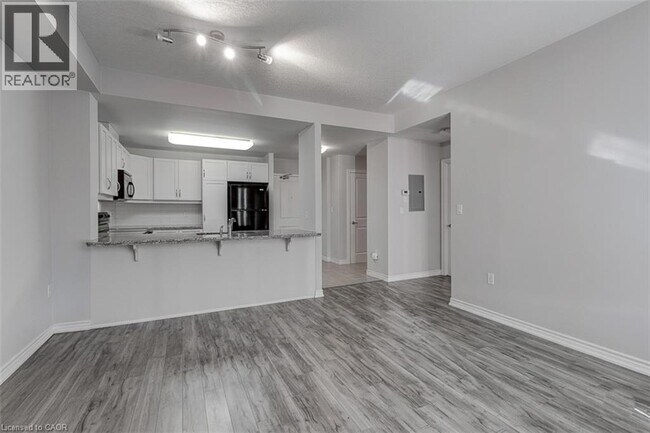 Photo du bâtiment - 125 Wilson St W