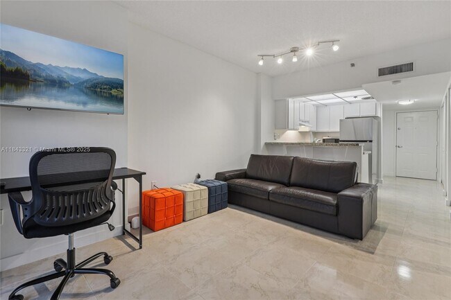 Building Photo - 540 Brickell Key Dr