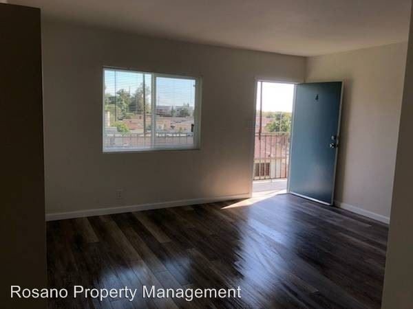 Building Photo - 1230 N Evergreen Ave
